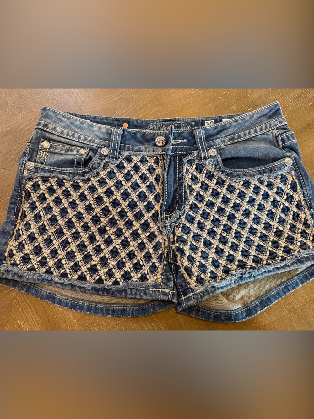 Women’s Miss Me Embroidered Blue Denim Shorts Size 30